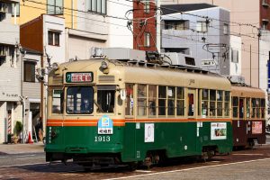 広島電鉄1900形 1913号 7号線 広電前行き 2016年3月撮影。
