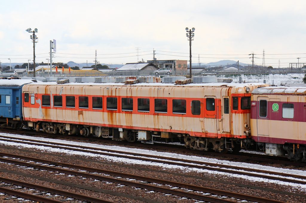 キハ28 2353 美濃太田車両区で留置 2013-02-13