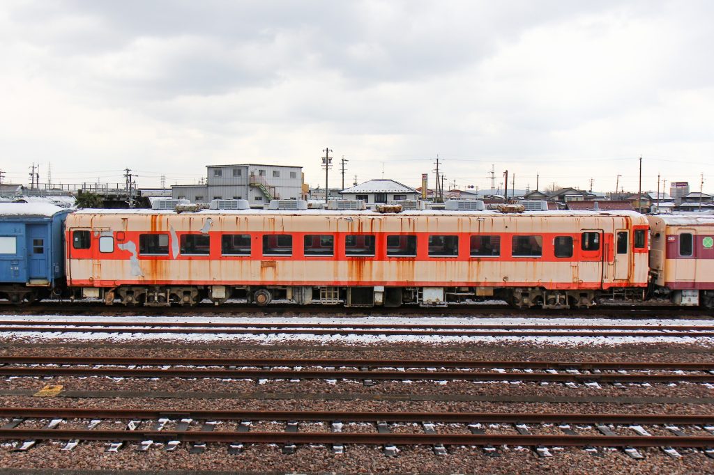 キハ28 2353 美濃太田車両区で留置 2013-02-13