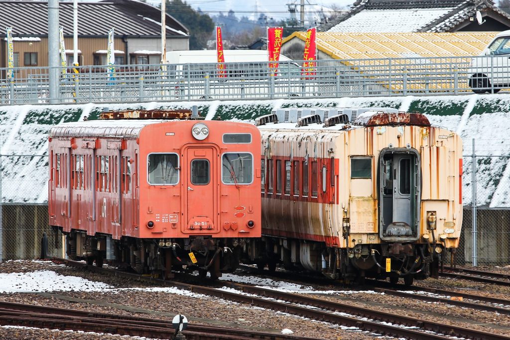 キハ30 51 美濃太田車両区で留置 2013-02-13