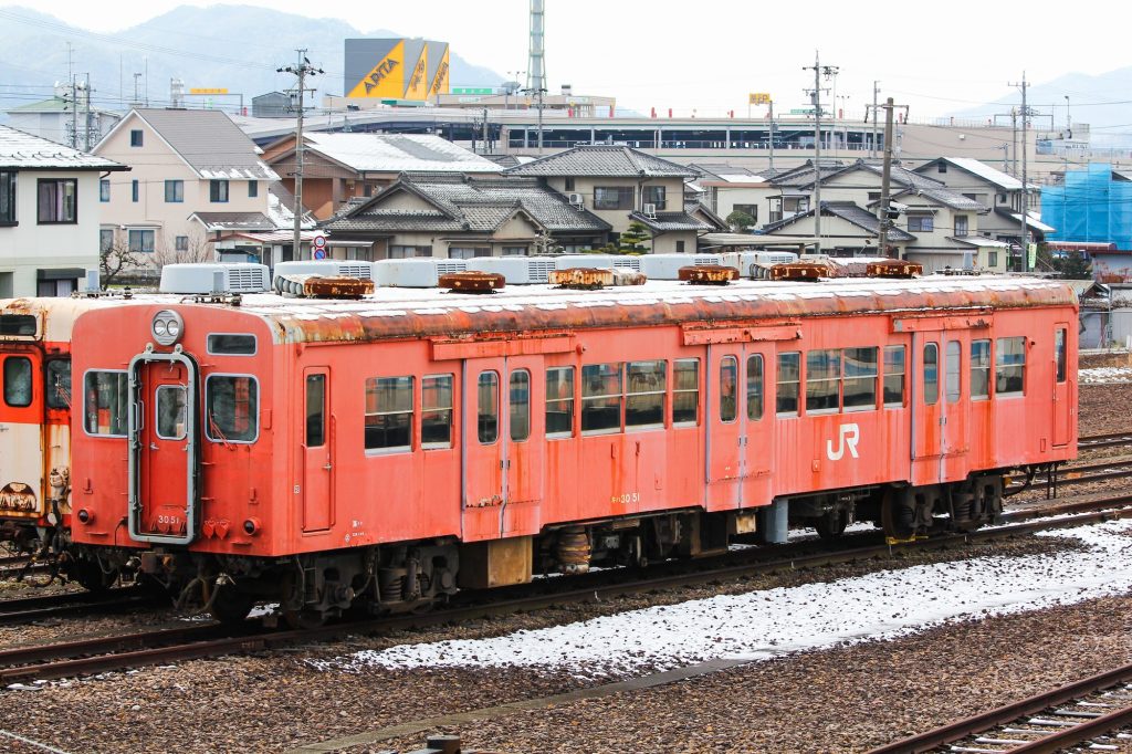 キハ30 51 美濃太田車両区で留置 2013-02-13
