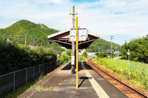 JR西日本･姫新線 林野駅のホームのワンマンミラー