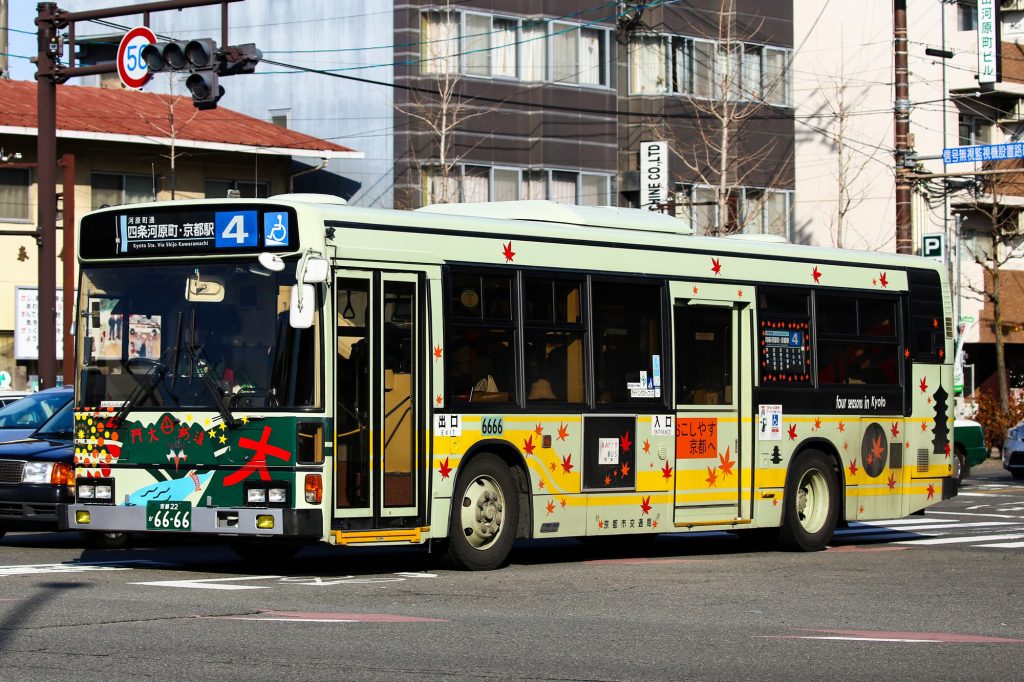 京都市交通局 ブルーリボン ノンステップ(KC-HU2PMCE 京都22 か 6666) 4系統 2017年1月撮影