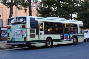 京都市交通局 ブルーリボン ノンステップ(KC-HU2PMCE 京都200 か 81) の非公式側面 2018年2月撮影