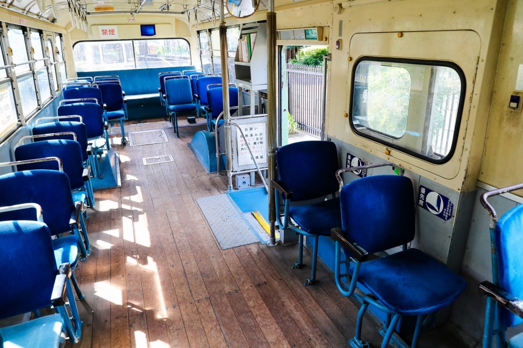 都営バスG-C457（大塚）。板橋交通公園で保存展示中のいすゞBU04系川重ボディ車の内装。