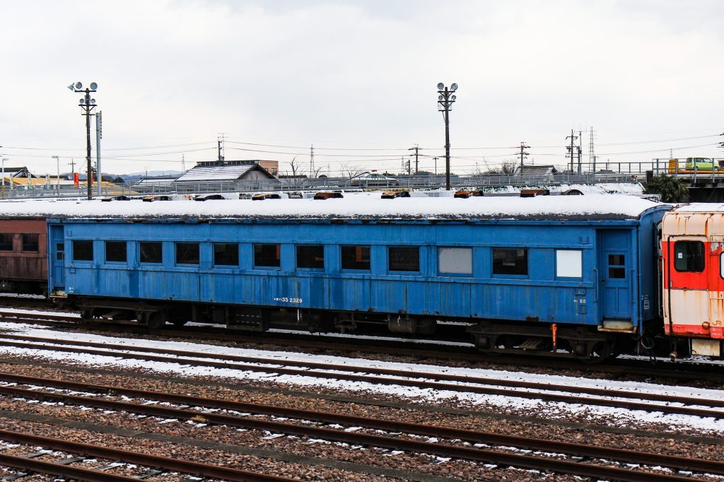 オハ35 2329 美濃太田車両区で留置 2013-02-13