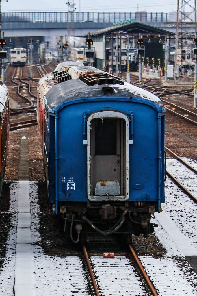 オハ35 2329 美濃太田車両区で留置 2013-02-13