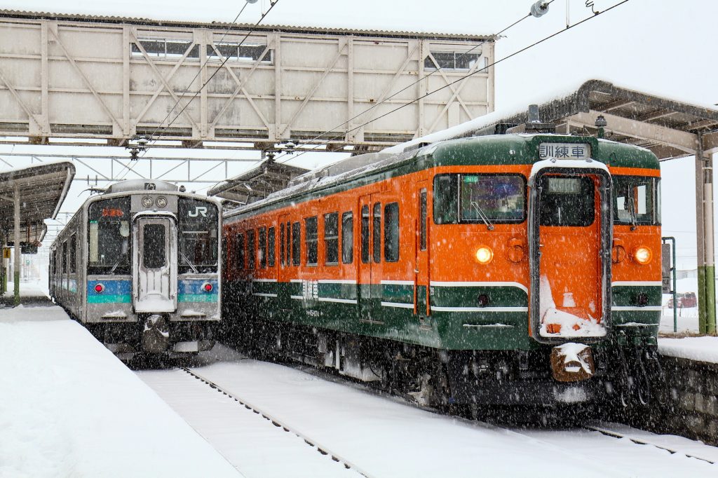 JR東日本・長野総合車両センター　115系1000番台 N15編成（訓練車）　中央本線（辰野支線）　小野駅にて