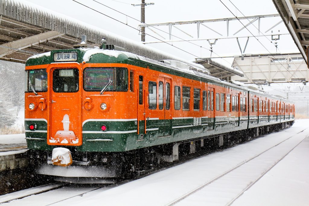 JR東日本・長野総合車両センター　115系1000番台 N15編成（訓練車）　中央本線（辰野支線）　小野駅にて