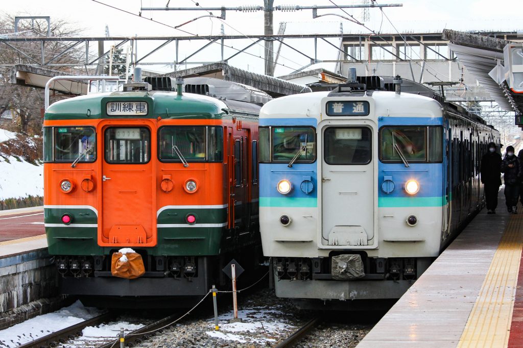 JR東日本・長野総合車両センター　115系1000番台 N15編成（訓練車）　篠ノ井線　明科駅にて