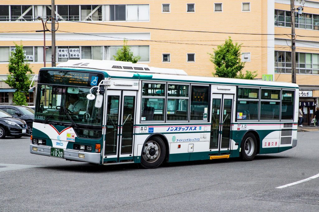 三重交通 三菱ふそう エアロスター ノンステップ(KC-MP747K) 公式側面