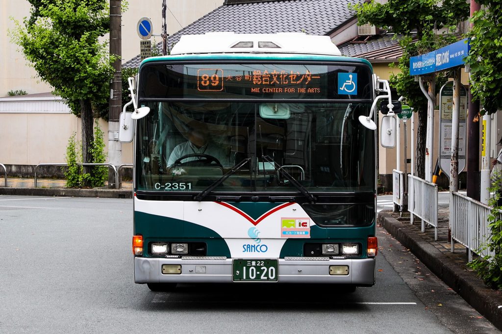 三重交通 三菱ふそう エアロスター ノンステップ(KC-MP747K) 前面