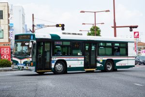 三重交通 いすゞ・キュービック ノンステップ(KC-LV832L) 公式側