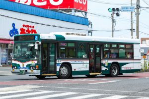 三重交通 いすゞ・キュービック ノンステップ(KC-LV832L) 公式側