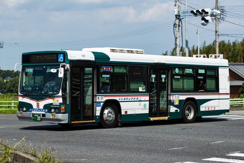 三重交通 いすゞ・キュービック ノンステップ(KC-LV832L) 公式側