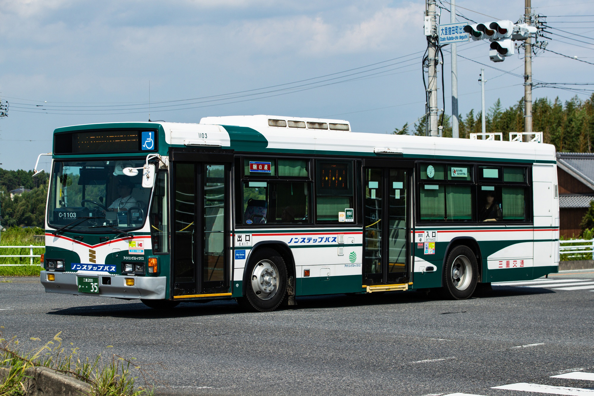 三重交通 いすゞ･キュービック ノンステップ(KC-LV832L)　公式側