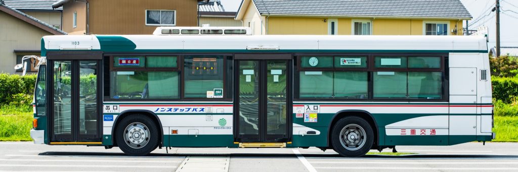 三重交通 いすゞ・キュービック ノンステップ(KC-LV832L) 公式側