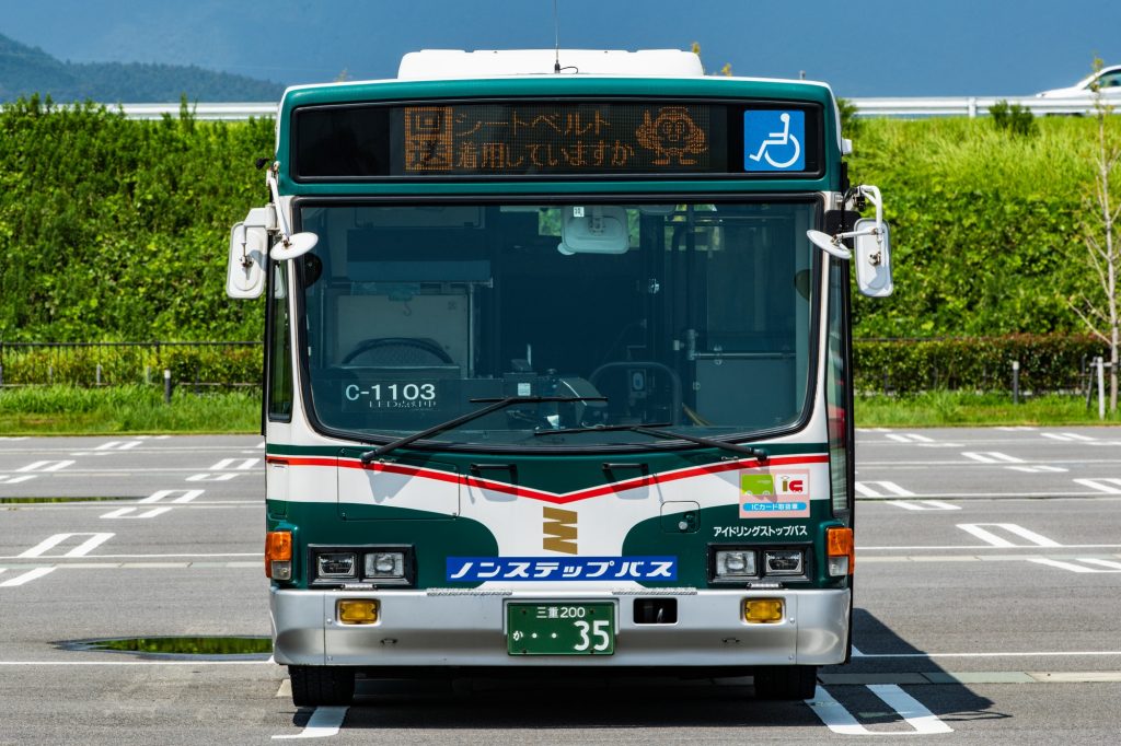 三重交通 いすゞ・キュービック ノンステップ(KC-LV832L) 前面