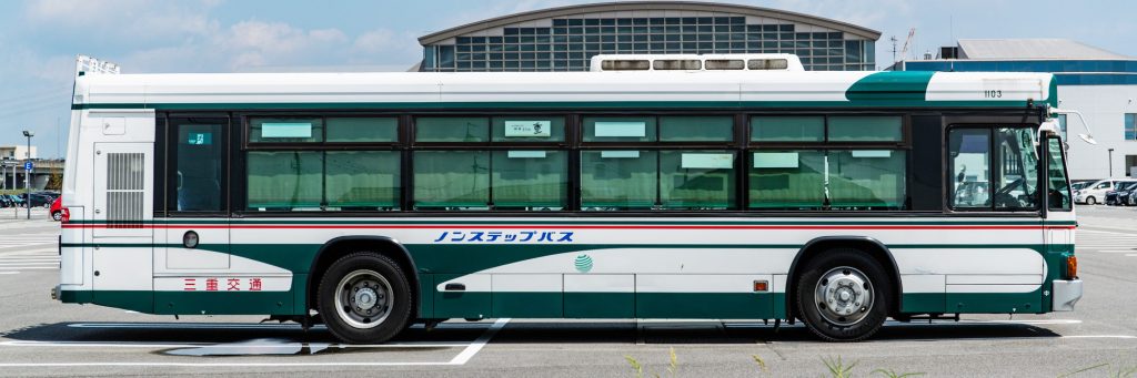 三重交通 いすゞ・キュービック ノンステップ(KC-LV832L) 非公式側