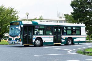 三重交通 いすゞ・キュービック ノンステップ(KC-LV832L) 公式側