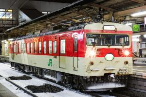 JR東日本・松本車両センター クモハ123-1 「ミニエコー」塩尻駅にて