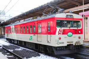 JR東日本・松本車両センター クモハ123-1 「ミニエコー」 塩尻駅にて