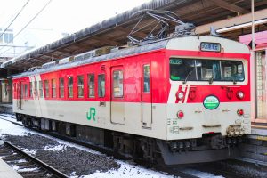 JR東日本・松本車両センター クモハ123-1 「ミニエコー」 塩尻駅にて