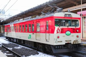 JR東日本・松本車両センター クモハ123-1 「ミニエコー」 塩尻駅にて