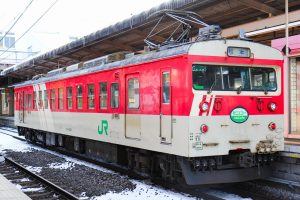 JR東日本・松本車両センター クモハ123-1 「ミニエコー」 塩尻駅にて