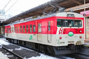 JR東日本・松本車両センター クモハ123-1 「ミニエコー」 塩尻駅にて