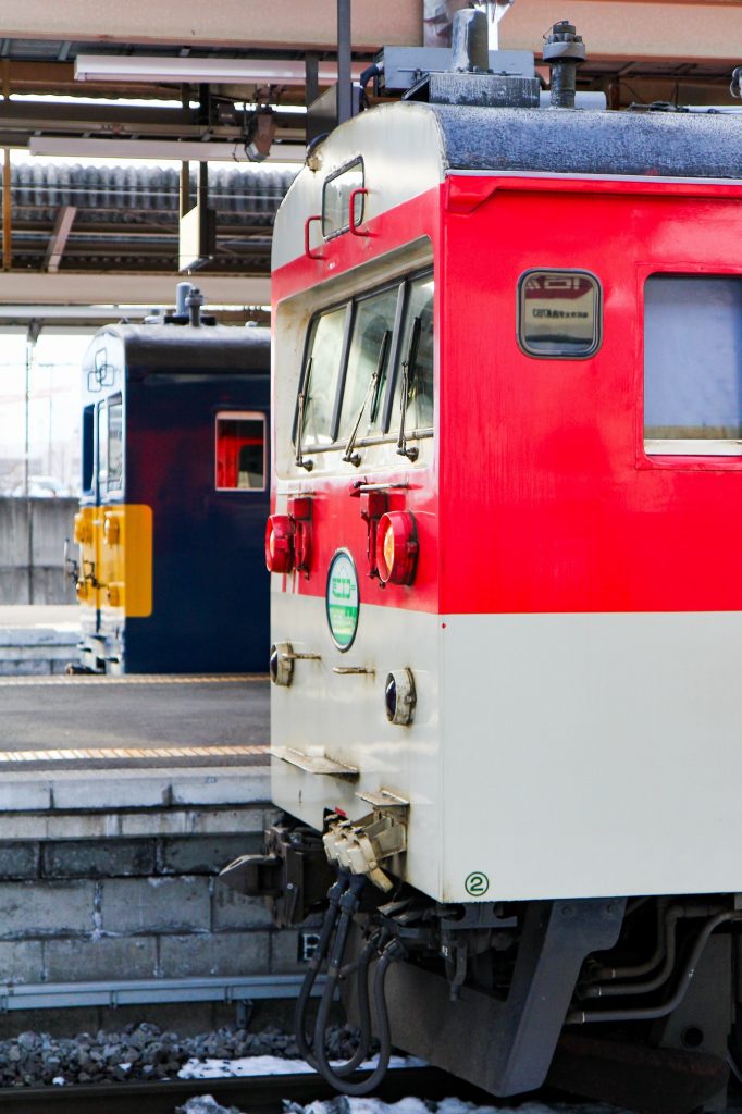JR東日本・松本車両センター クモハ123-1 「ミニエコー」 塩尻駅にて