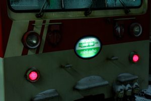 JR東日本・松本車両センター クモハ123-1 「ミニエコー」 の前面電照式マーク