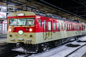 JR東日本・松本車両センター クモハ123-1 「ミニエコー」 塩尻駅にて