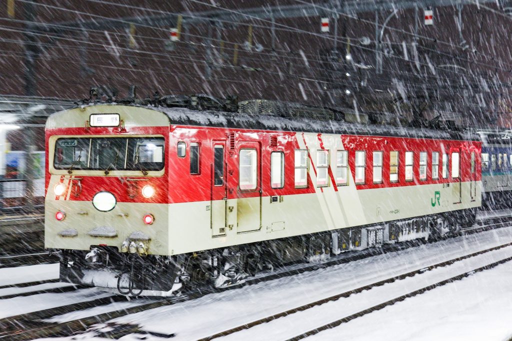 JR東日本・松本車両センター クモハ123-1 「ミニエコー」 松本駅にて