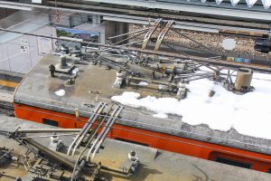 JR東日本・松本車両センター　クモヤ143-52 　屋根上 松本駅にて