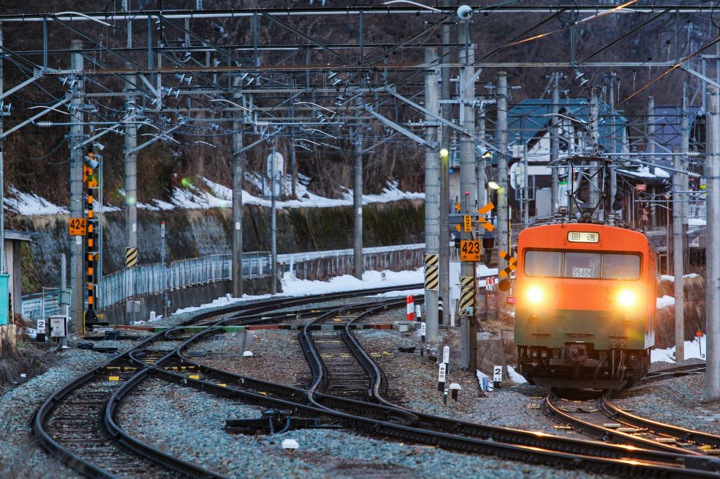 JR東日本・松本車両センター　クモヤ143-52 　姨捨駅にて
