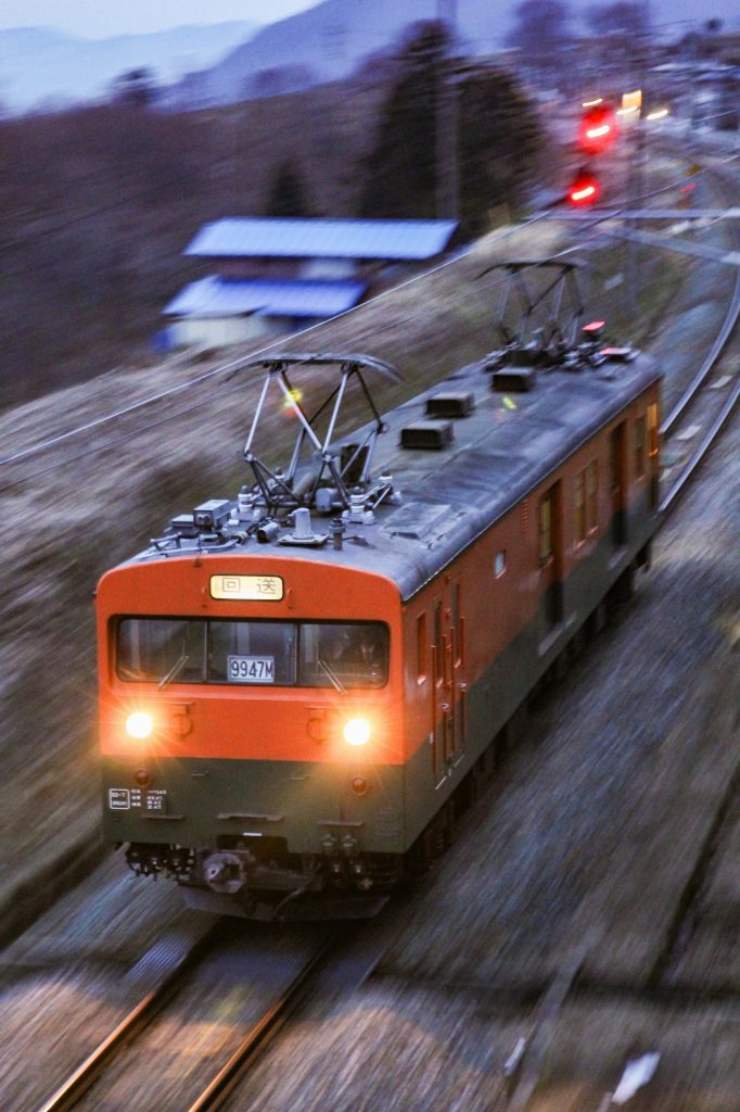 JR東日本・松本車両センター　クモヤ143-52 　姨捨駅にて