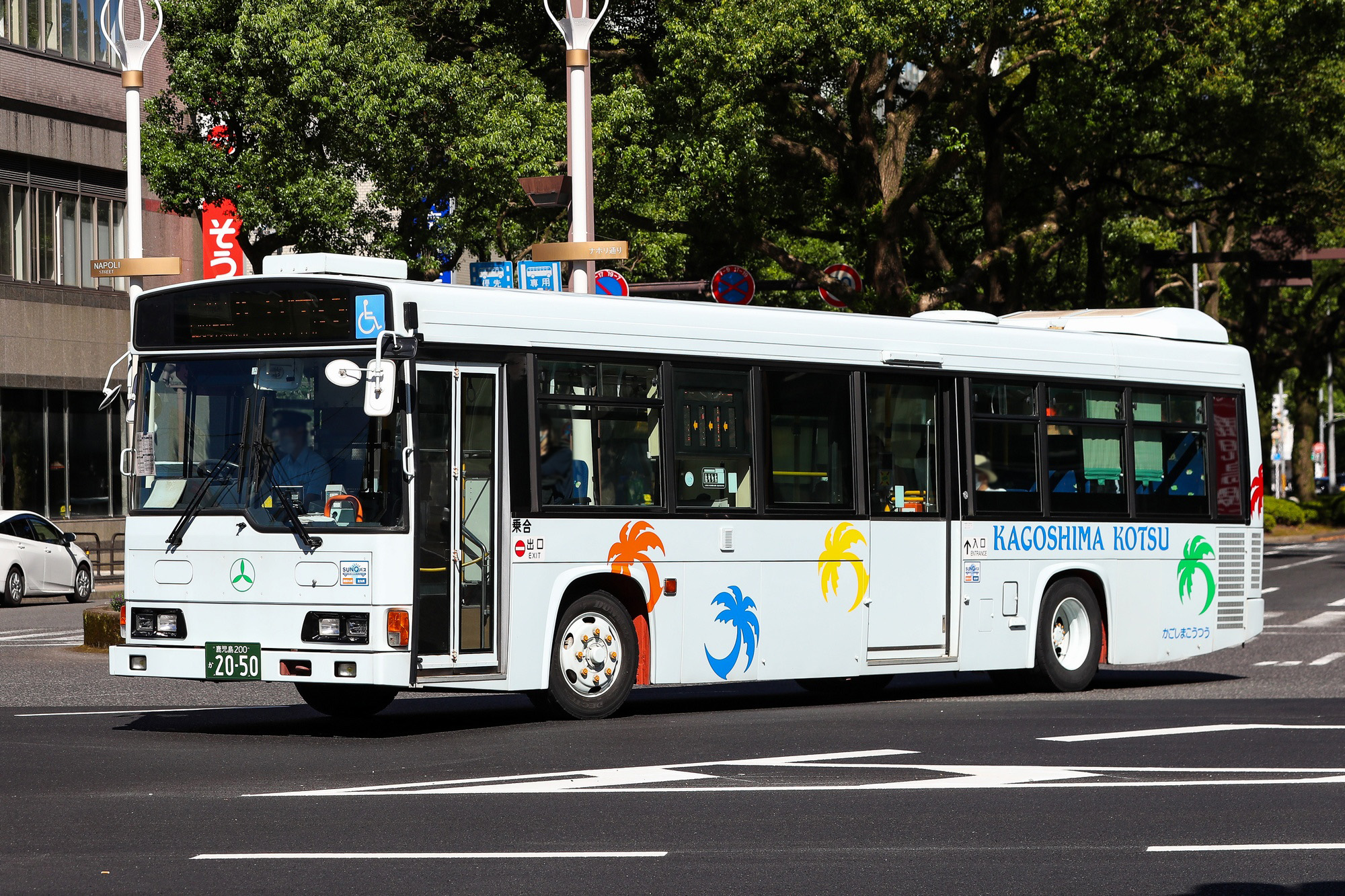鹿児島交通 日野 レインボーHR(KL-HR1JNEE 鹿児島200 か 2050･元東京都交通局) 2020年8月撮影。