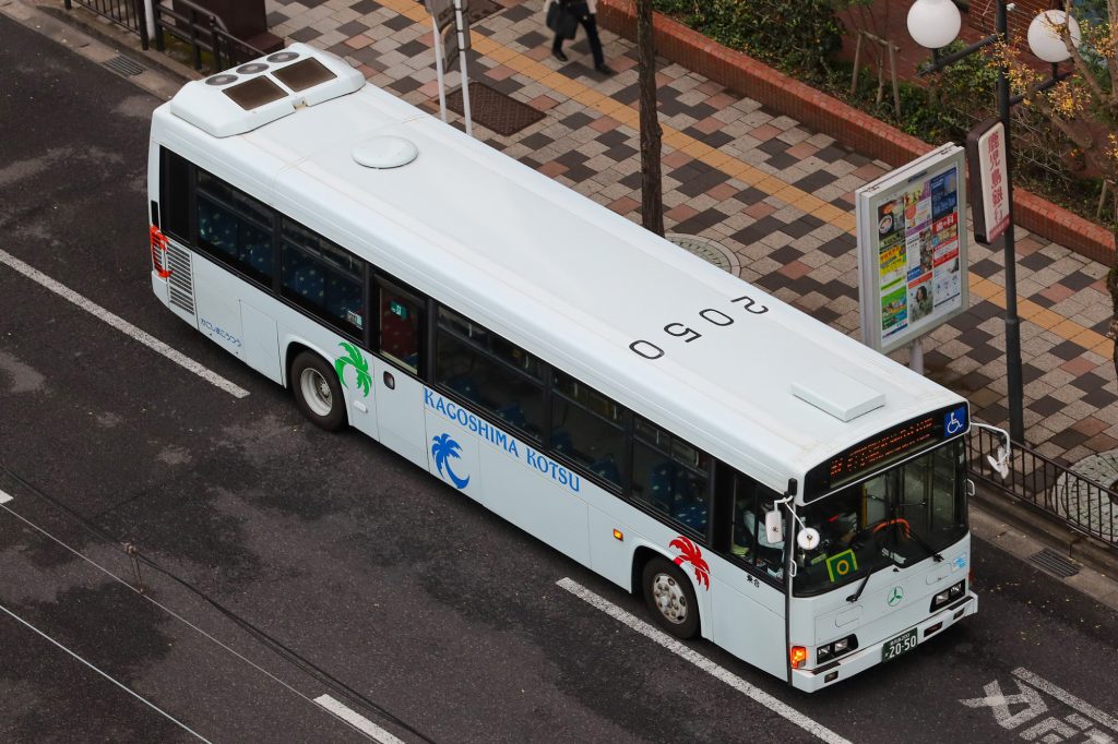 鹿児島交通 日野 レインボーHR(KL-HR1JNEE 鹿児島200 か 2050･元東京都交通局) の屋根 2025年1月撮影。