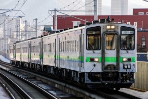 JR北海道 キハ142 8 札沼線(学園都市線) 593D 新川駅　2012年3月