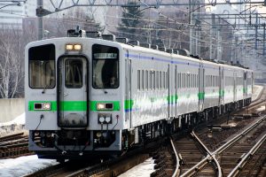 JR北海道 キハ142 7 札沼線(学園都市線) 551D 桑園　2012年3月