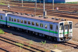 JR北海道 キハ142 201 札沼線(学園都市線) 苗穂工場　2012年9月