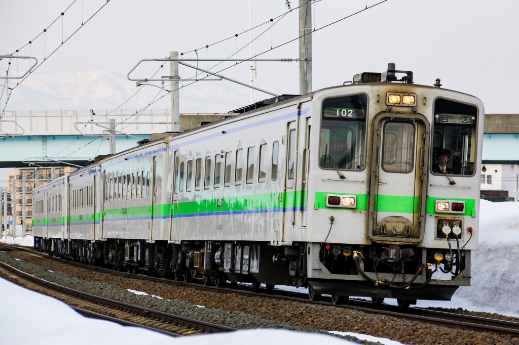 JR北海道 キハ143 102 札沼線(学園都市線) 回1533D 太平→百合が原 2012年3月