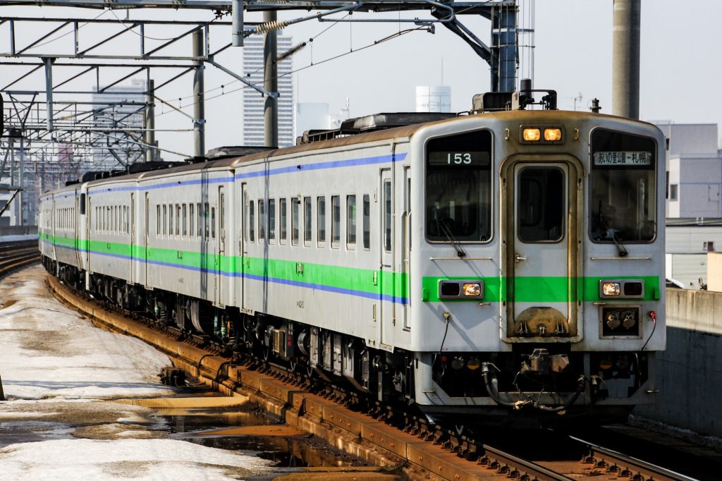 JR北海道 キハ143 153 札沼線(学園都市線) 1558D 桑園駅 2012年3月