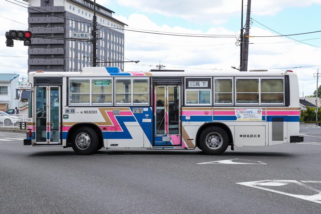 中鉄北部バス ブルーリボンRU (U-RU3HJAA) 公式側面