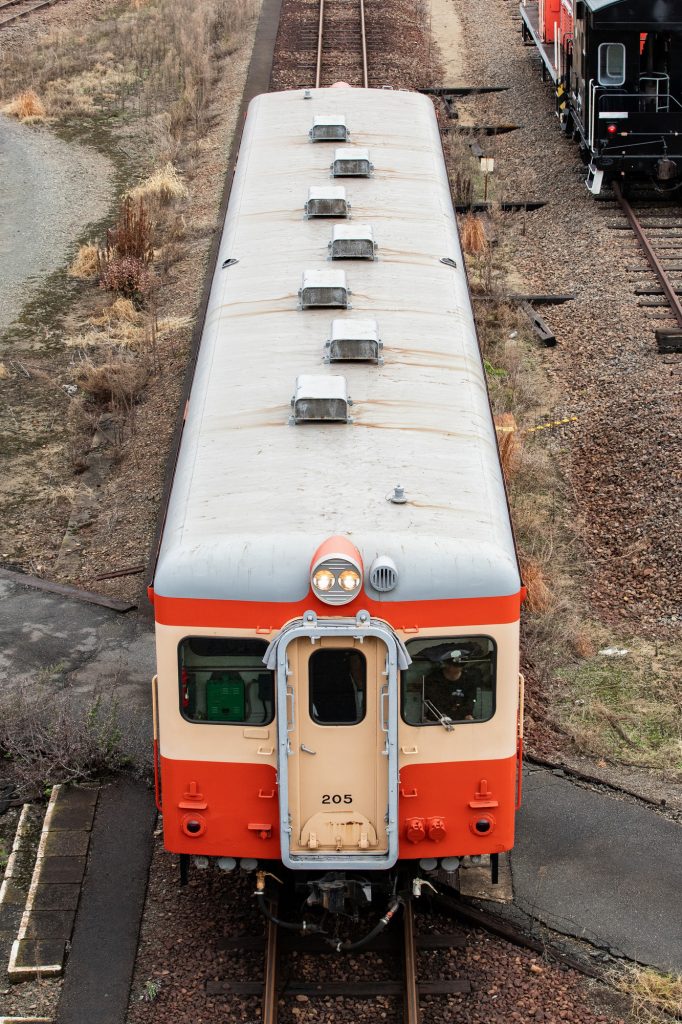 水島臨海鉄道 キハ205 三菱自工前方 屋根 クラウドファンディングによる整備後の姿 2025年10月撮影